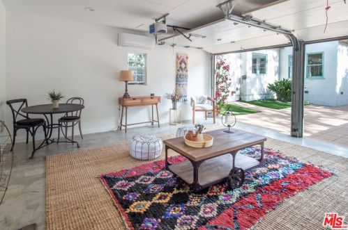 2621 Glenoaks Blvd, Glendale CA  91206-3108 exterior