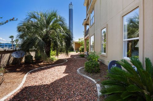 2575 Cayenne Ln, Shalimar FL  32579-4202 exterior