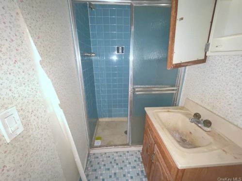 3821 Gomer St, Yorktown Hgts NY  10598-1724 exterior