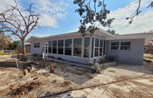 391 Washington Ct, Fort Myers Beach, FL 33931-3735