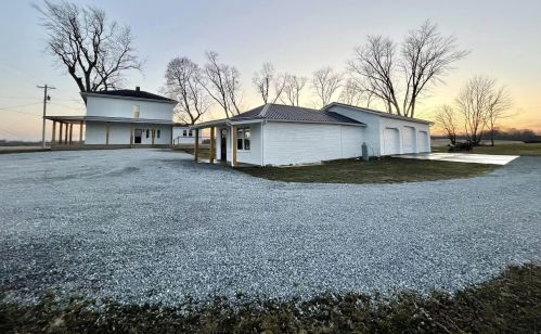 7181 Granville Rd, Mount Vernon, OH 43050-9413