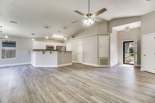 518 Evening Falls Dr, Pensacola, FL 32534-1194