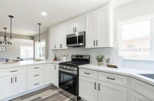 8576 Andromeda Rd, San Diego CA  92126-1802 exterior