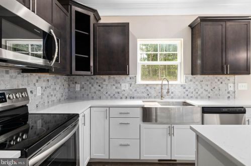 10906 Thiel Ct, Spotsylvania VA  22551-8034 exterior