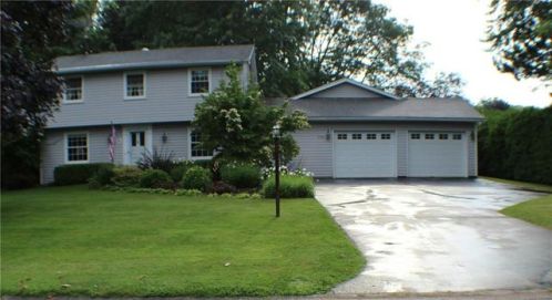 715 Shanlee Dr, Webster, NY 14580-8625