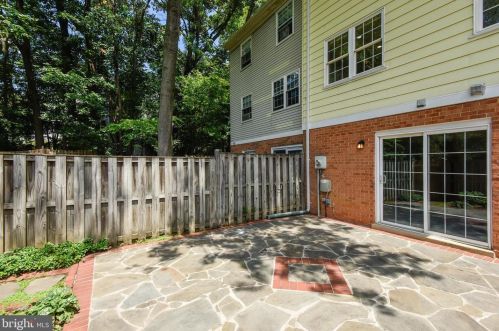 7702 Trevino Ln, Falls Church VA  22043-3507 exterior