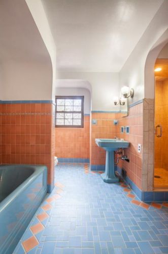 6341 Hamilton Ave, Cincinnati OH 45224-2011 exterior