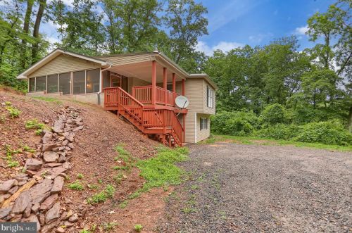100 Brookhart Rd, Mount Patrick, PA 17045-9148