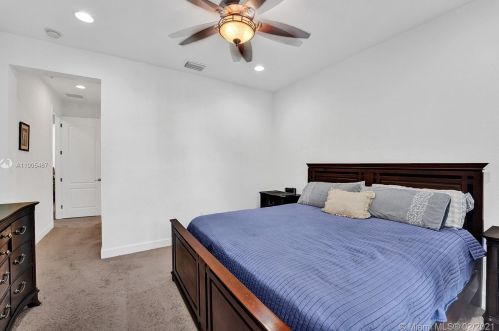 460 147 Ave, Hollywood FL 33027-6104 exterior