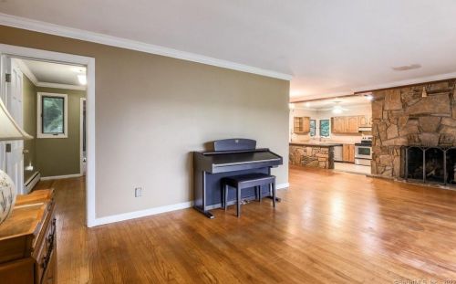 161 Heritage Rd, Putnam CT  06260-2737 exterior