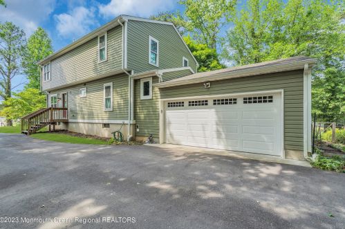 37 Freehold Rd, Jackson Twp NJ  08527-4528 exterior