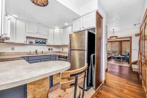 403 3 St, Aurora IN 47001-1311 exterior