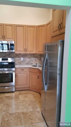 620 Plum Ter, Mahwah NJ  07430-3441 exterior