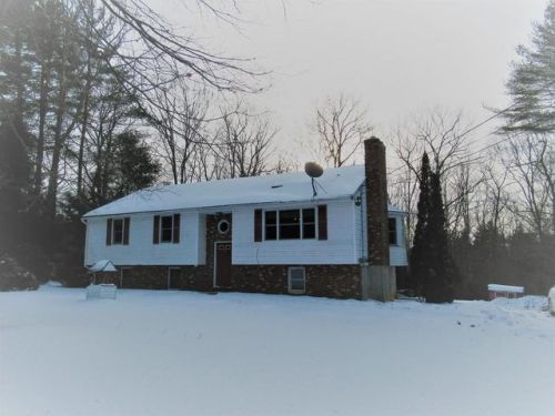 18 Simonds Hill Rd, Hubbardston, MA 01452-1124