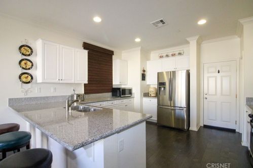 19841 Holly Dr, Santa Clarita, CA 91350-3695