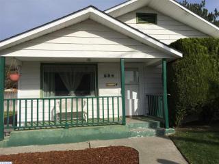 524 Snow Ave, Richland, WA 99352-3870