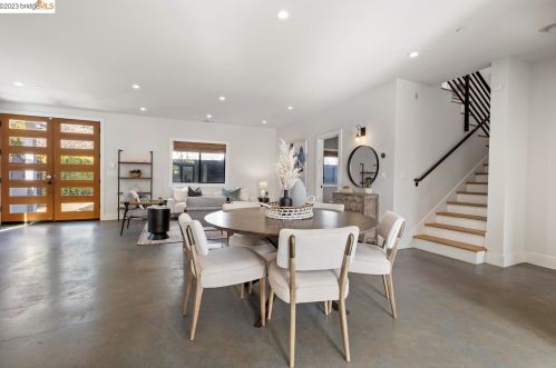 1077 57th St, Oakland CA  94608-2744 exterior