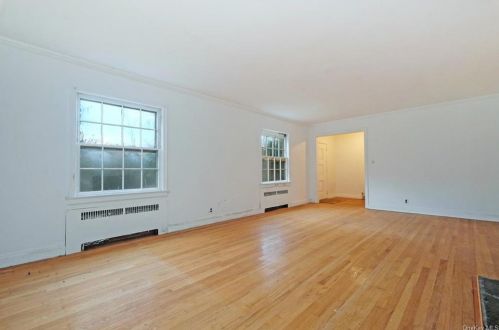 55 Meadowbrook Rd, White Plains NY  10605-2203 exterior