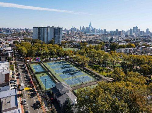 100 Manhattan Ave, Union City NJ  07087-5240 exterior