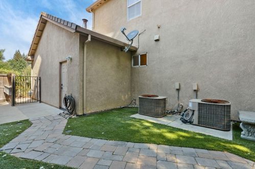 1238 River Pointe Dr, Lodi CA  95240-0564 exterior