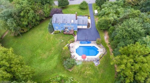 3 Rockwell Rd, Belvidere, NJ 07823-2502