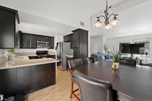 2280 San Remo Cir, Vista, CA 92084-7728