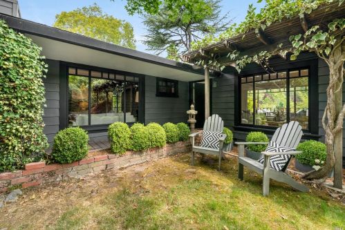 1095 Pine Tree Ln, Sebastopol CA  95472-2681 exterior