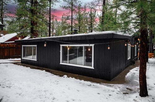 328 Sherwood Blvd, Big Bear City CA  92314 exterior