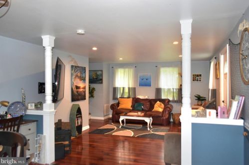 173 Main St, Thompson Beach NJ  08324-2008 exterior