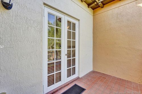 460 147 Ave, Hollywood FL 33027-6104 exterior