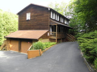 144 Briarwood Dr, Greentown, PA 18426-7439