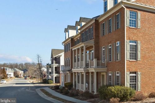 22476 Dinah Pl, Leesburg VA 20175-4808 exterior