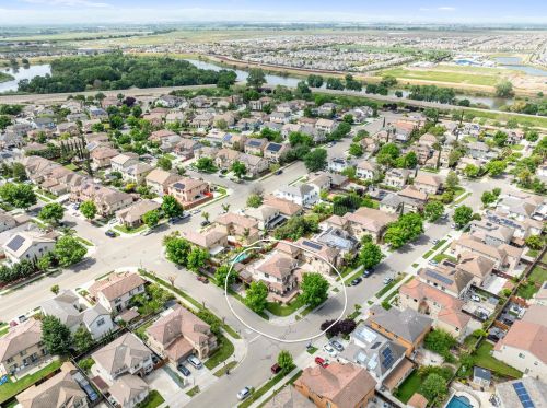 576 Bramblewood Ave, Lathrop CA 95330-9370 exterior