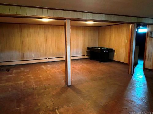 90 Pineridge Dr, Waterbury CT  06716-3134 exterior