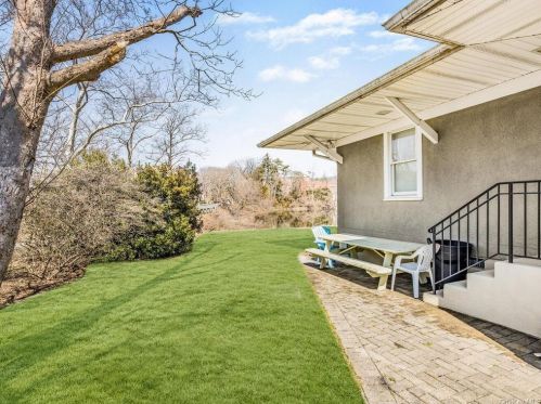 43 Harbor Ln, New Rochelle, NY 10805-1305