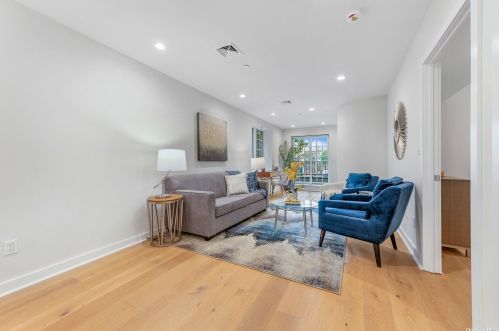 31-22 29th St, Long Island City, NY 11106-2501