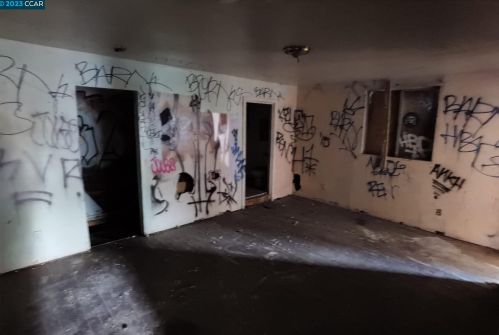 876 Isabella St, Oakland CA 94607-3430 exterior