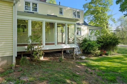 1 Barn Hill Rd, Bloomfield CT  06002-1218 exterior