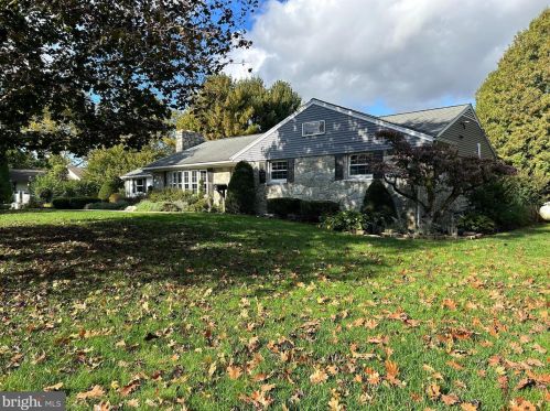 1137 Main St, Ephrata, PA 17522-1343