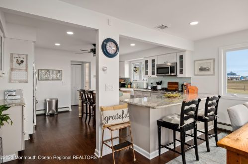 1600 Bch Blvd, Lacey NJ  08731-5031 exterior