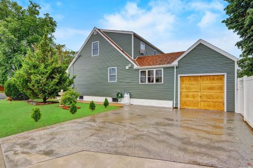 315 49th St, North Lindenhurst, NY 11757-1936