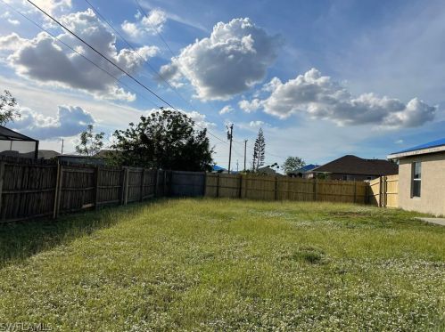 624 26th Ter, Cape Coral, FL 33904-2815