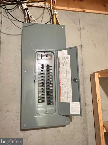 71 Keswick Dr, Navy Sup Dpt PA 17050-7917 exterior