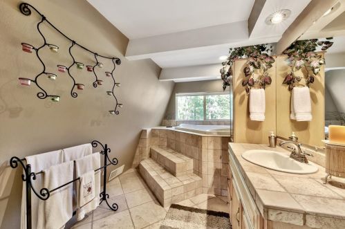 13081 Davos Dr, Truckee CA 96161-6598 exterior