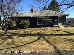 26 Susquehanna Ave, Dallas, PA 18612-1536