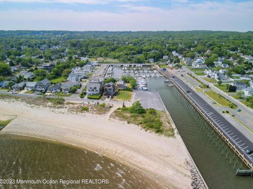 8 Benton Ave, Leonardo NJ  07737-1403 exterior