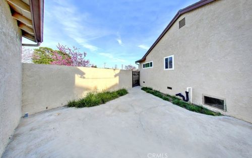 5207 Stevely Ave, Lakewood CA  90713-2114 exterior