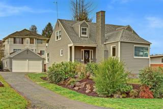 10925 Oakwood Ave, Seattle, WA 98178-2706