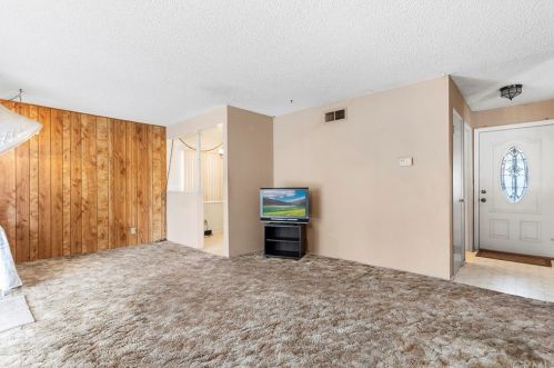 9833 Sharon Ave, Riverside CA  92503-3102 exterior