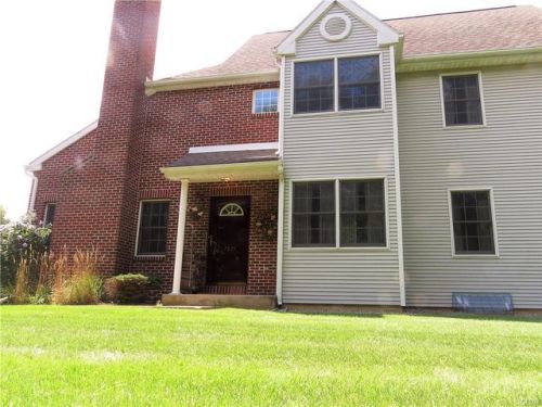 7825 Cross Creek Cir, Breinigsville, PA 18031-1321